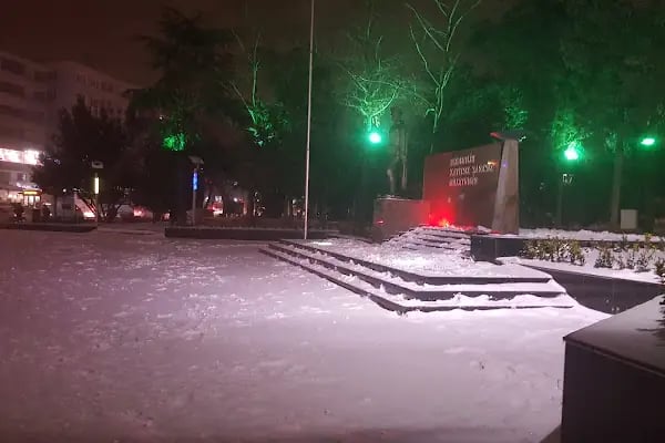 Atatürk Meydanı - Resim 15