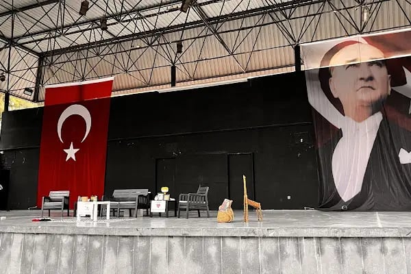 Ayfer Feray Açıkhava Tiyatrosu - Resim 3