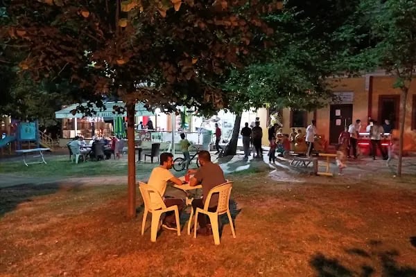 Bağcılar Belediyesi Uçanevler Parkı Aile Çay Bahçesi - Resim 4