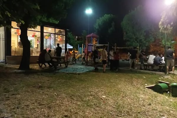 Bağcılar Belediyesi Uçanevler Parkı Aile Çay Bahçesi - Resim 18
