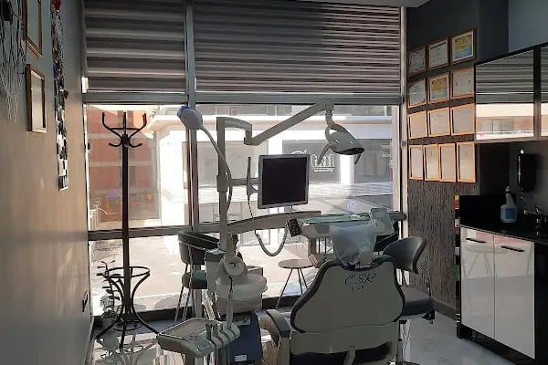 DENT AKGÜL Ağız ve Diş Sağlığı Polikliniği - Resim 3