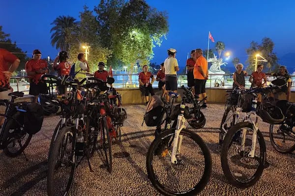 Cumhuriyet Meydanı Kapalı Otaparkı - Resim 20
