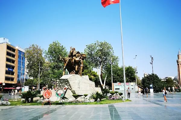Cumhuriyet Meydanı Kapalı Otaparkı - Resim 2