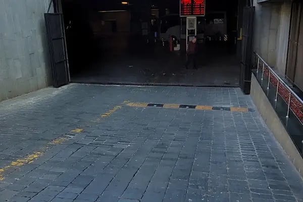 Cumhuriyet Meydanı Kapalı Otaparkı - Resim 18