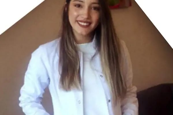 Dr.Dt. Kardelen Bağcı, Gülüş Tasarımı ve İmplant Klinikleri. Dişeti Tedavisi/ Zirkonyum/ Estetik Diş Hekimliği - Resim 8