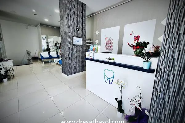 Dr.Dt. Kardelen Bağcı, Gülüş Tasarımı ve İmplant Klinikleri. Dişeti Tedavisi/ Zirkonyum/ Estetik Diş Hekimliği - Resim 9