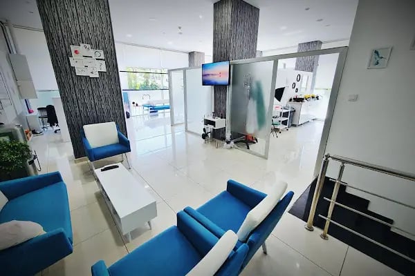 Dr.Dt. Kardelen Bağcı, Gülüş Tasarımı ve İmplant Klinikleri. Dişeti Tedavisi/ Zirkonyum/ Estetik Diş Hekimliği - Resim 3