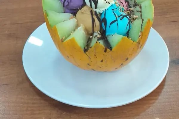 Meydan Cafe Dondurma Kumru - Resim 8
