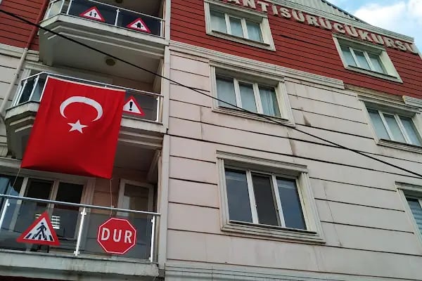 Garanti Sürücü Kursu - Resim 3