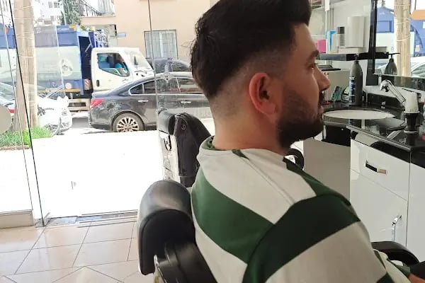 Mavi Deniz Erkek Kuaförü - Resim 3