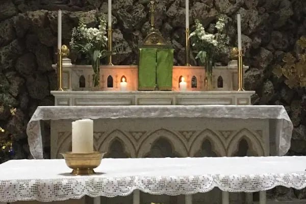 Notre Dame De Lourdes Katolik Kilisesi - Resim 17
