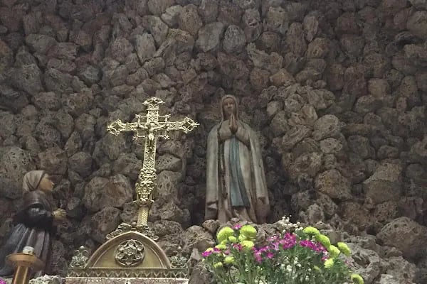 Notre Dame De Lourdes Katolik Kilisesi - Resim 8