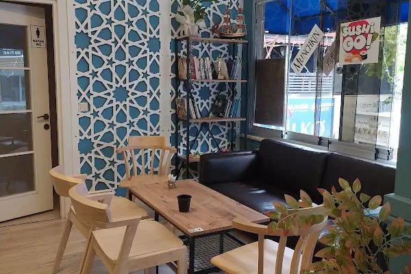Periwinkle Patisserie / Periwinkle XL Board Game Cafe - Resim 19