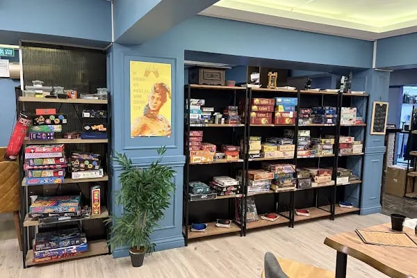 Periwinkle Patisserie / Periwinkle XL Board Game Cafe - Resim 4