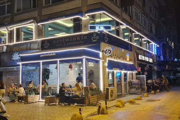 Periwinkle Patisserie / Periwinkle XL Board Game Cafe - Resim 3