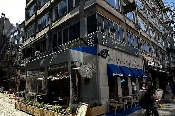 Periwinkle Patisserie / Periwinkle XL Board Game Cafe - Resim 7