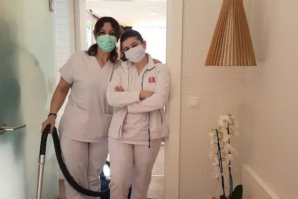 DK Klinik (Dermatology and Hair Transplant Antalya) - Resim 12