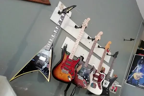 Sanatölye Gitar Eğitim ve Luthier - Resim 9