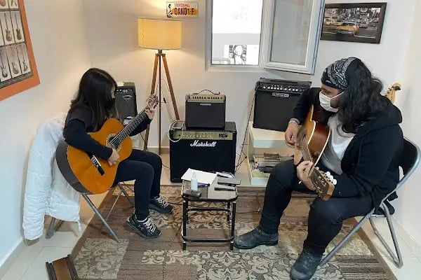 Sanatölye Gitar Eğitim ve Luthier - Resim 6