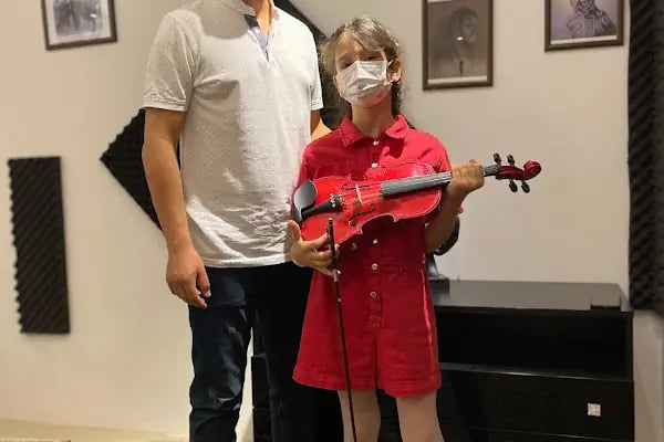 Sanatölye Gitar Eğitim ve Luthier - Resim 18