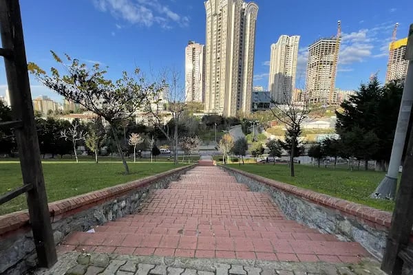 T.C. ATAŞEHİR BELEDİYESİ ERGUVAN BARIŞ PARKI - Resim 9