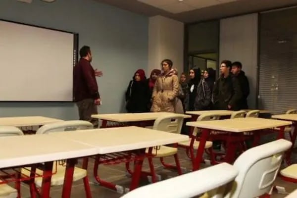 İzmit Necip Fazıl Kısakürek Akademi Lise - Resim 6