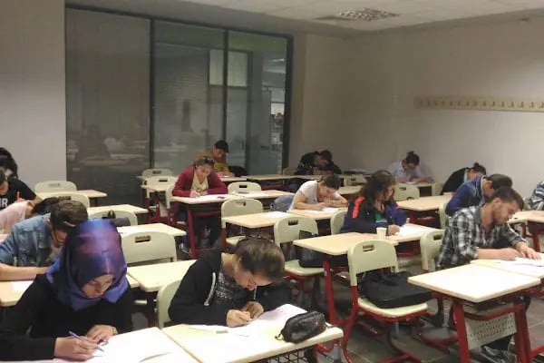 İzmit Necip Fazıl Kısakürek Akademi Lise - Resim 2