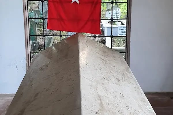 Turgut Alp Türbesi - Resim 14
