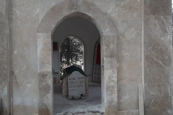 Turgut Alp Türbesi - Resim 4