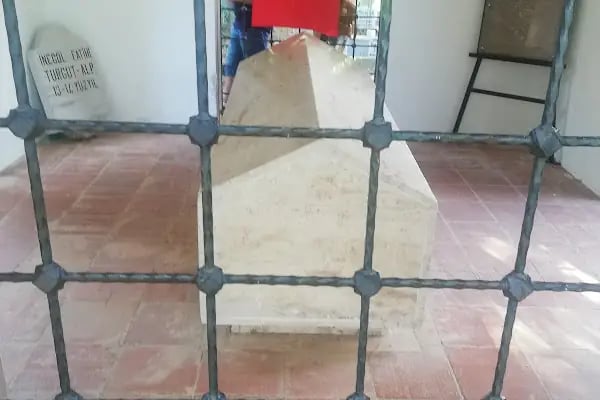 Turgut Alp Türbesi - Resim 17