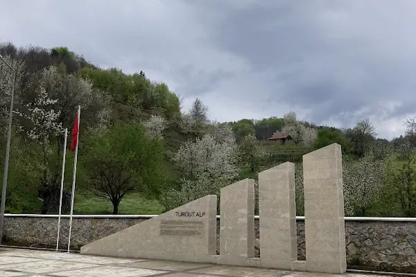 Turgut Alp Türbesi - Resim 13