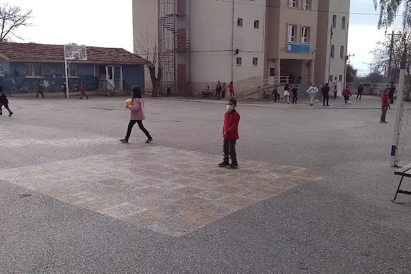 Zeytinova İlköğretim Okulu - Resim 1