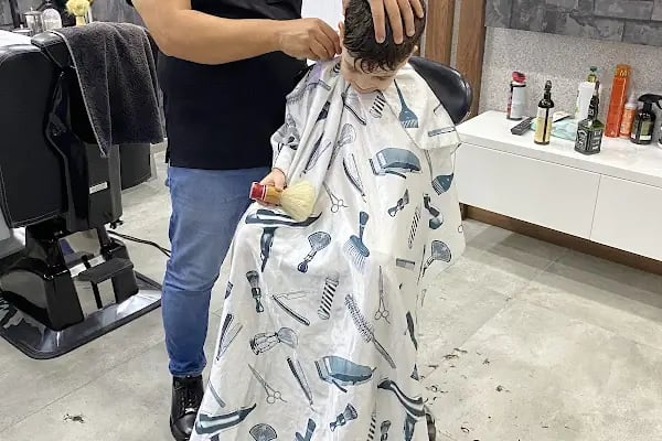 Saloon Fatih Erkek Kuaförü - Resim 12