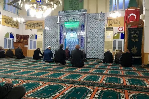 T.C. Bayraklı Müftülüğü Altınyol Serhat Camii - Resim 5