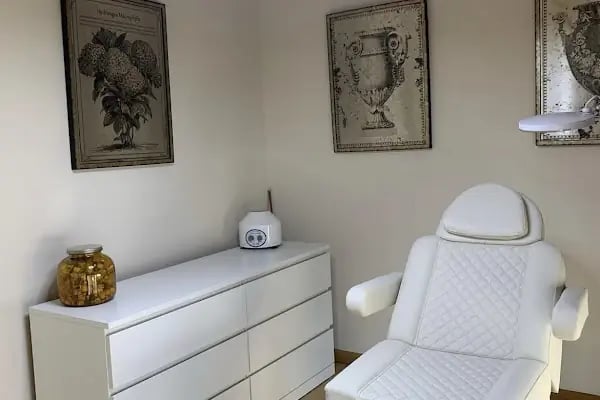 Op. Dr. Gamze Kurdal - İstanbul Burun Estetiği, Meme Büyütme, Liposuction, Karın Germe, Yüz Germe, Botoks, Ben Alımı - Resim 4