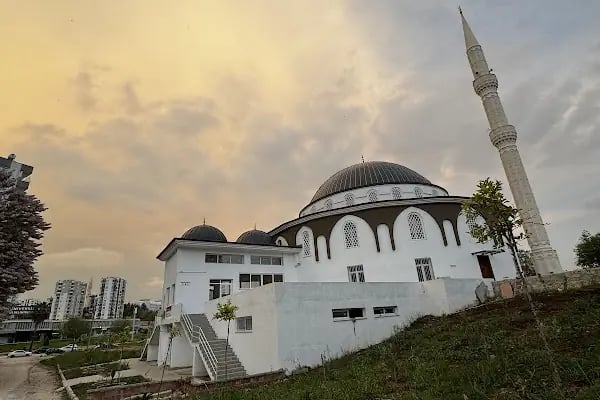 Yüzüncü Yıl Saygınlar Camii - Resim 11