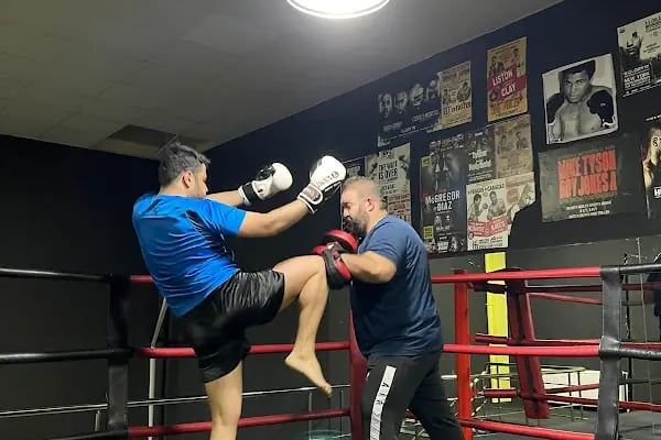 Simya Spor Kulübü - Kick Boks, Reformer, Aletli Pilates, Zumba Kursları - Resim 19