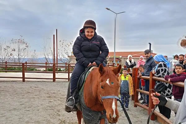 Oğuzeli Belediyesi Deliklitepe Sosyal Tesisi ve Seyir Terası Cafe - Resim 17