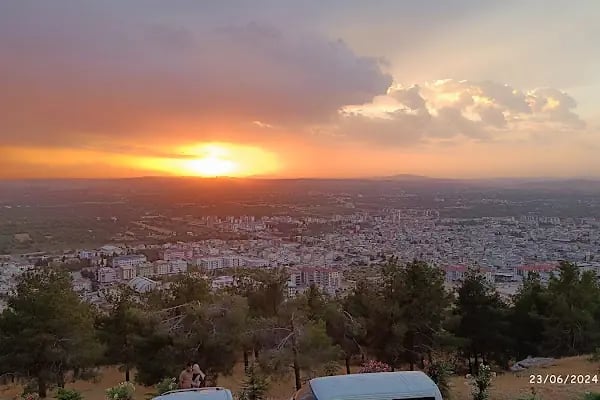 Oğuzeli Belediyesi Deliklitepe Sosyal Tesisi ve Seyir Terası Cafe - Resim 4