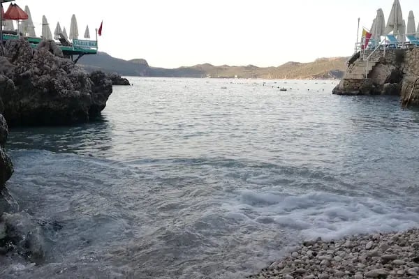 Küçük Çakıl Plajı - Resim 12