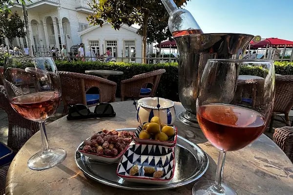Madam Sofia Cafe & Bar - Resim 5