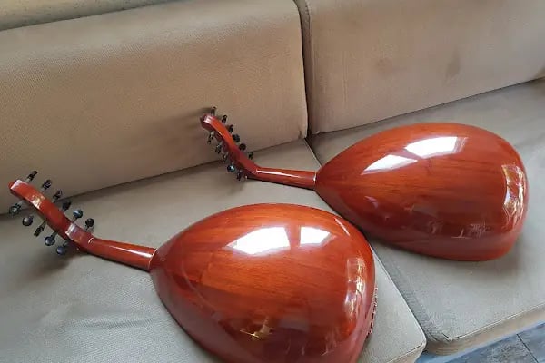 İzmirli Geleneksel Türk Müziği Sazları Yapımevi - Resim 3