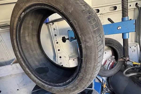 BURSA OTO LASTİK TAMİRİ, 7/24 YOL YARDIM, NÖBETÇİ OTOBAN LASTİK TAMİRİ , EN YAKIN LASTİKÇİ, AKÜ TAKVİYE - Resim 7