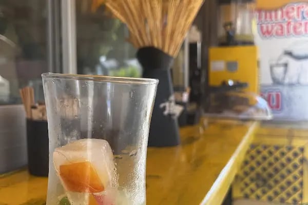 Little S Coffee Shop - Resim 10