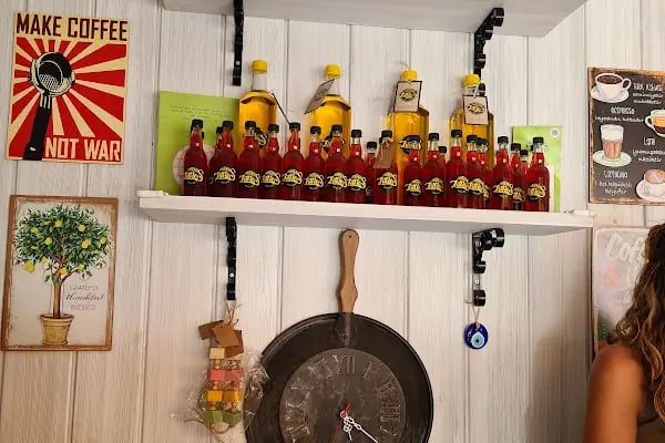 Little S Coffee Shop - Resim 11