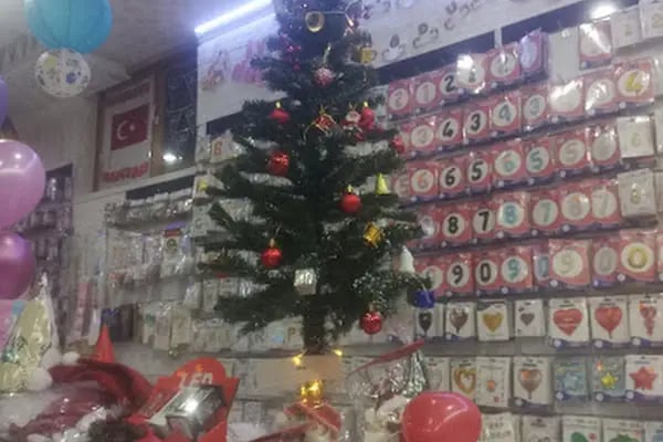 ESGOM PARTY STORE - Resim 3