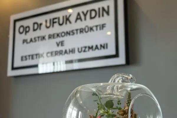 Estetik Cerrahi Uzmanı Op. Dr. Ufuk Aydın - Resim 6