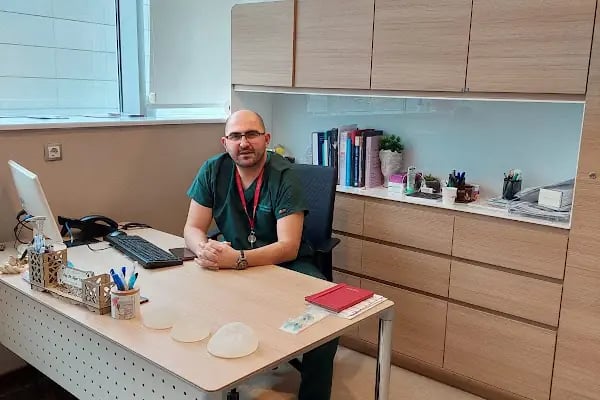 Doç.Dr.Alper Ural Plastik Rekonstrüktif ve Estetik Cerrahi - Resim 2