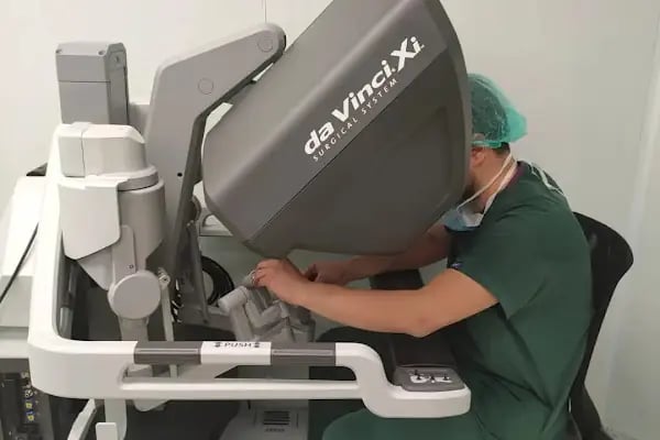 Doç.Dr.Alper Ural Plastik Rekonstrüktif ve Estetik Cerrahi - Resim 3