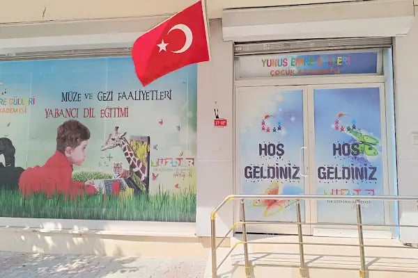 Yunus Emre Gülleri Çocuk Akademisi - Resim 3